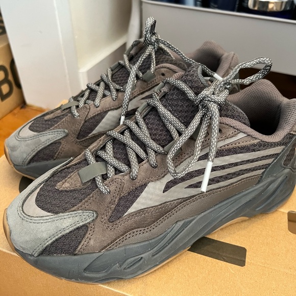 yeezy boost 70p